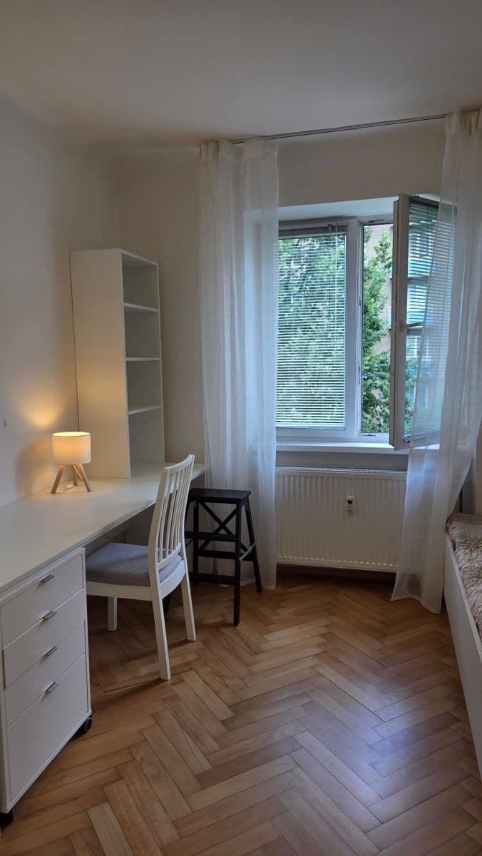 Prenájom bytu 1-izbový 17 m², Jerevanská, Praha, Praha Prenájom bytu 1-izbový 17 m², Jerevanská, Praha, Praha