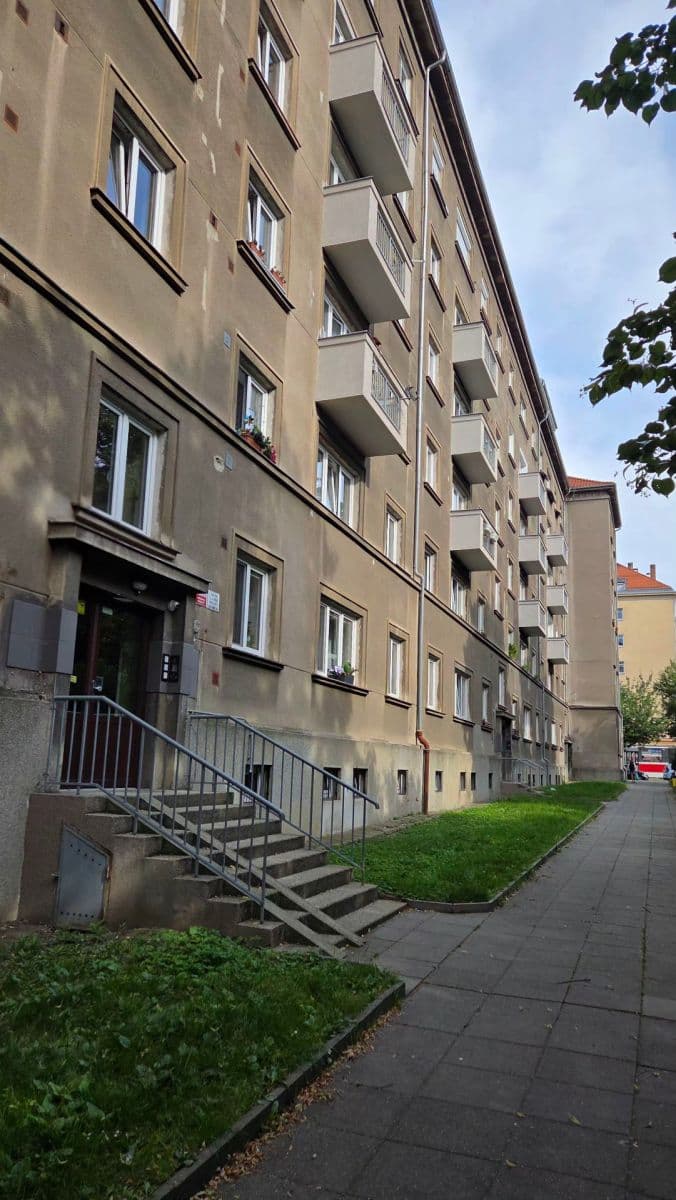 Prenájom bytu 1-izbový 17 m², Jerevanská, Praha, Praha Prenájom bytu 1-izbový 17 m², Jerevanská, Praha, Praha