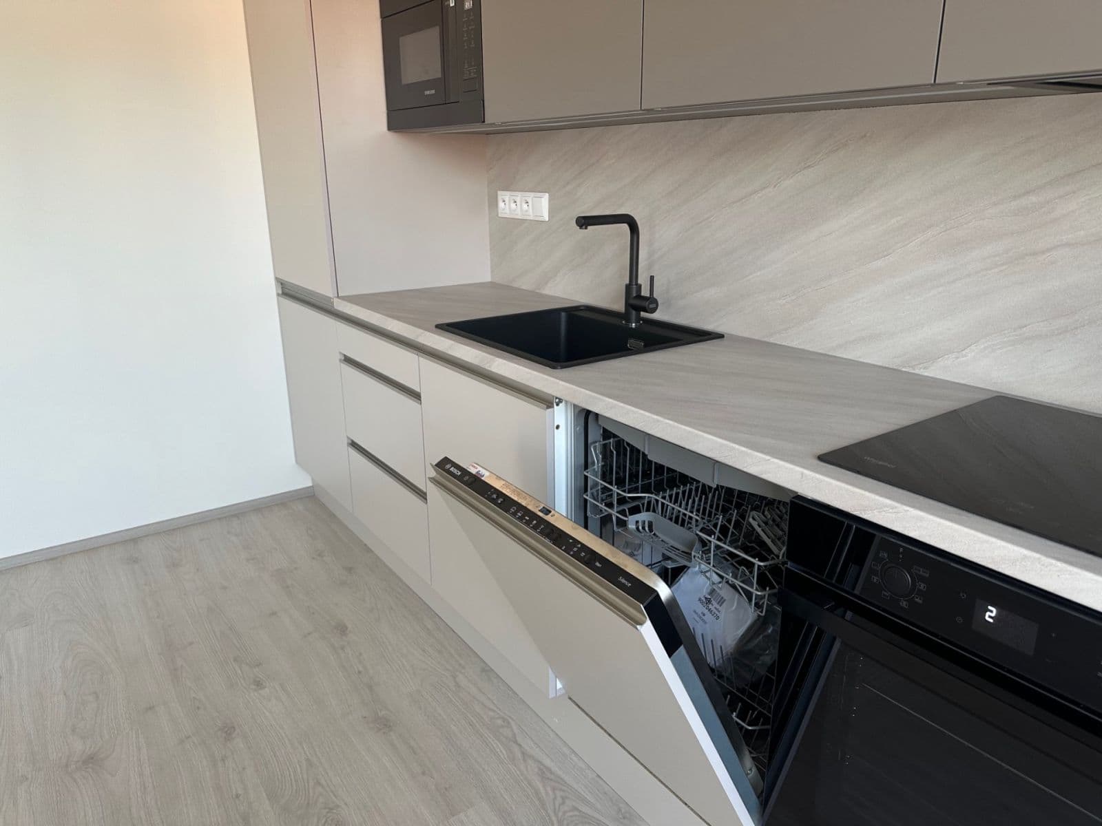 Prenájom bytu 2-izbový 64 m², Křižíkova, Brno, Jihomoravský kraj Prenájom bytu 2-izbový 64 m², Křižíkova, Brno, Jihomoravský kraj