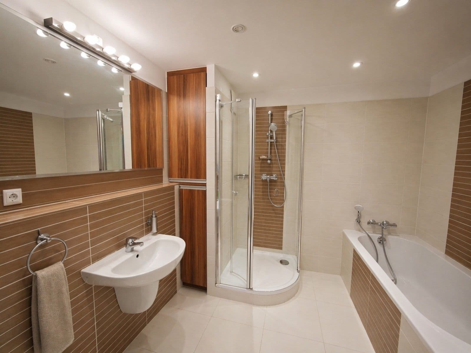Prenájom bytu 3-izbový 86 m², Nad Smetankou, Praha, Praha Prenájom bytu 3-izbový 86 m², Nad Smetankou, Praha, Praha