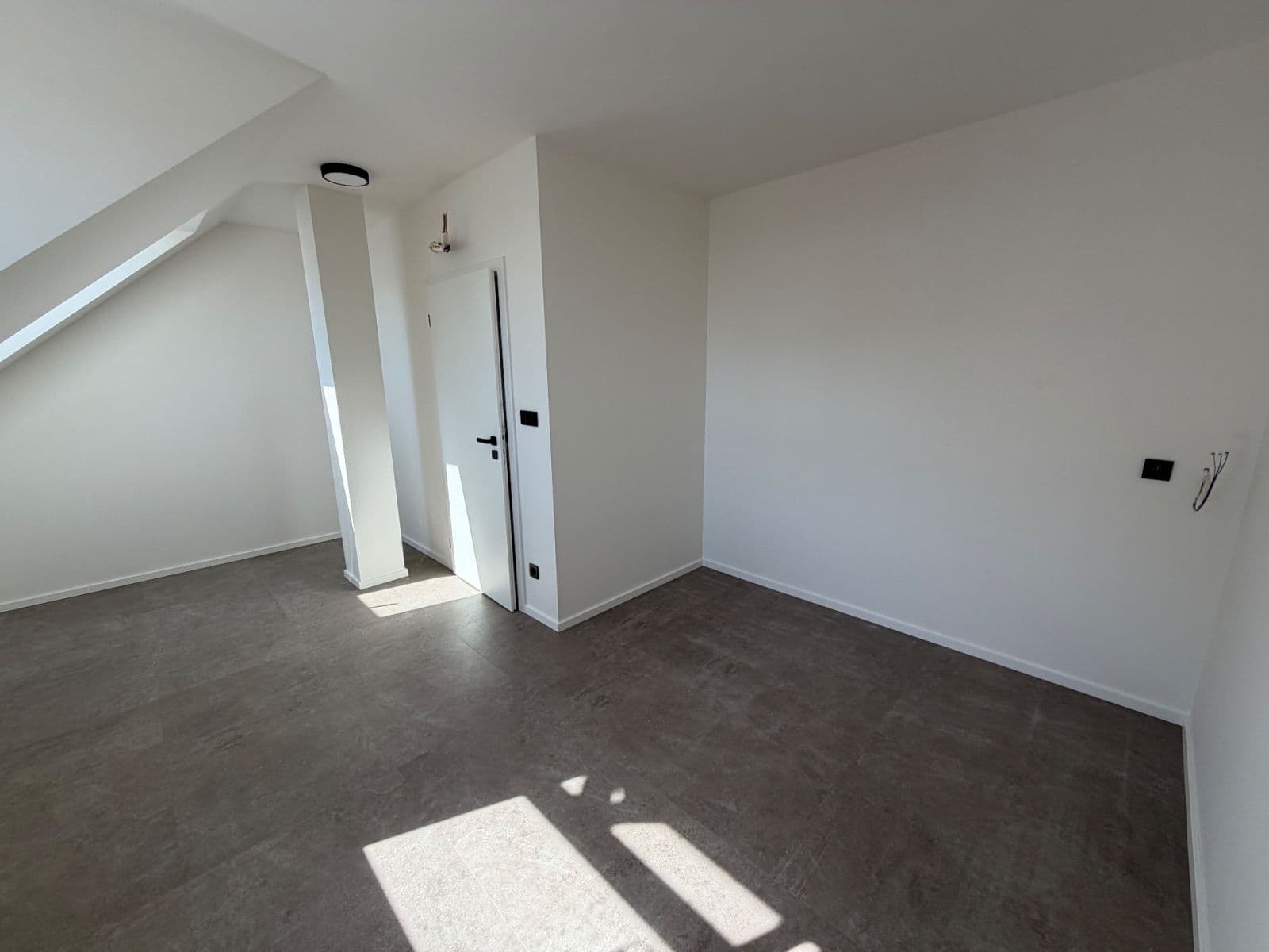 Prenájom bytu 4-izbový 105 m², náměstí U Dubu, Stochov, Středočeský kraj Prenájom bytu 4-izbový 105 m², náměstí U Dubu, Stochov, Středočeský kraj