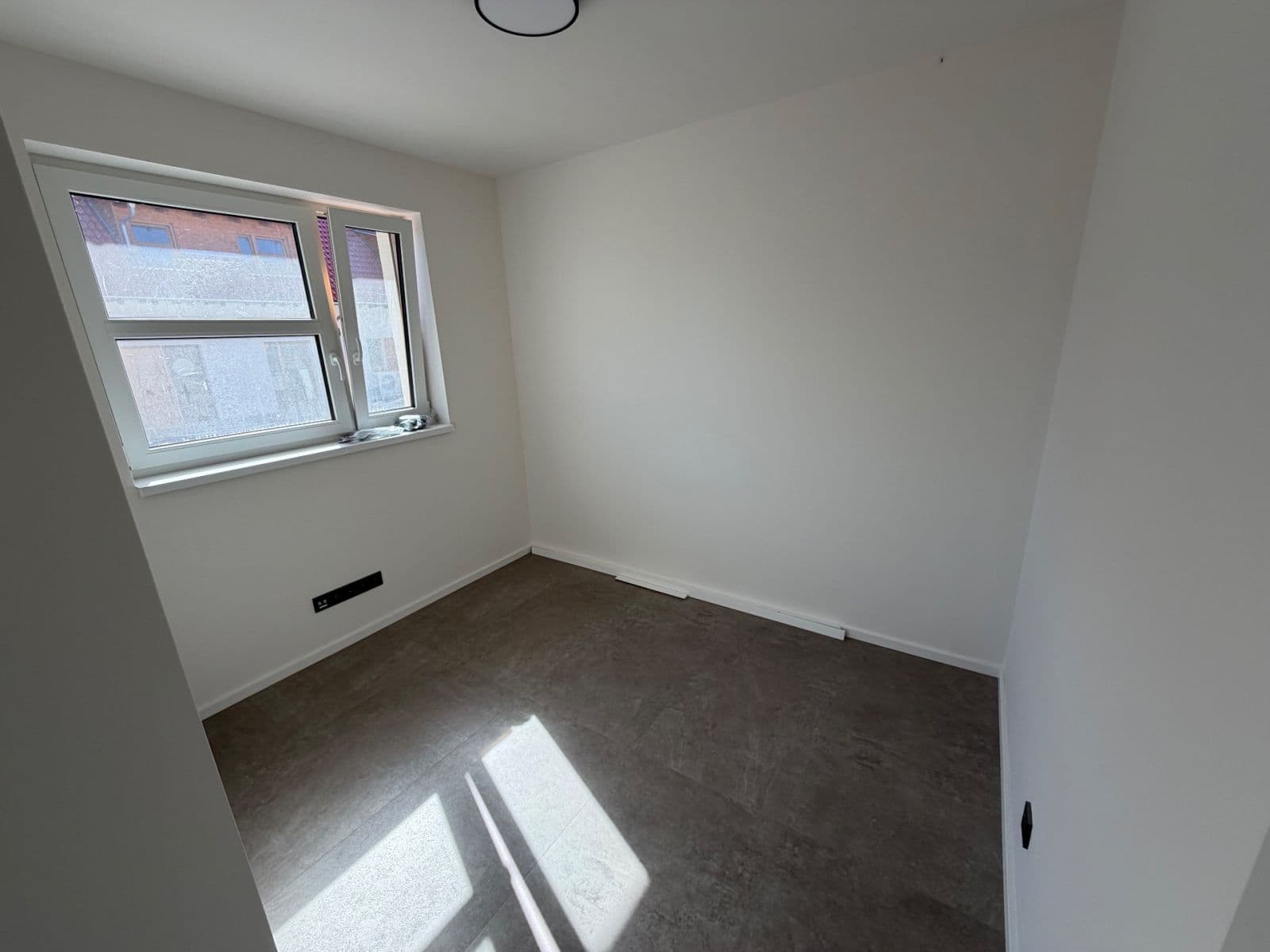 Prenájom bytu 4-izbový 105 m², náměstí U Dubu, Stochov, Středočeský kraj Prenájom bytu 4-izbový 105 m², náměstí U Dubu, Stochov, Středočeský kraj