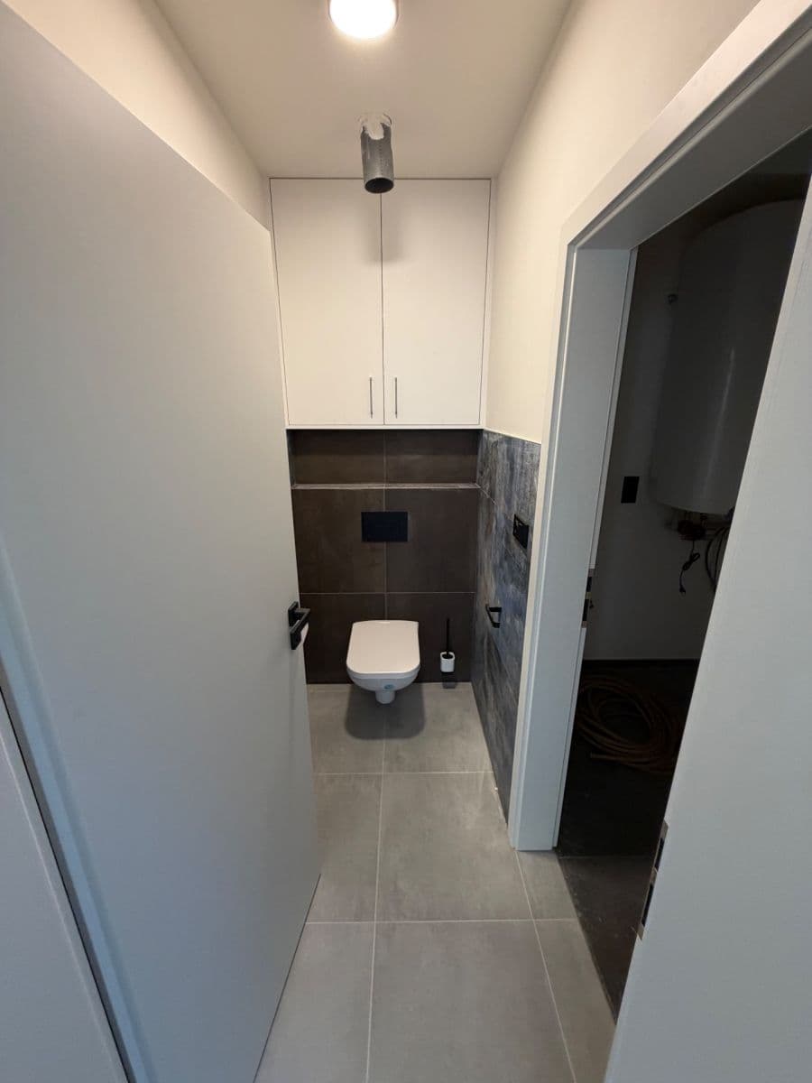 Prenájom bytu 4-izbový 105 m², náměstí U Dubu, Stochov, Středočeský kraj Prenájom bytu 4-izbový 105 m², náměstí U Dubu, Stochov, Středočeský kraj