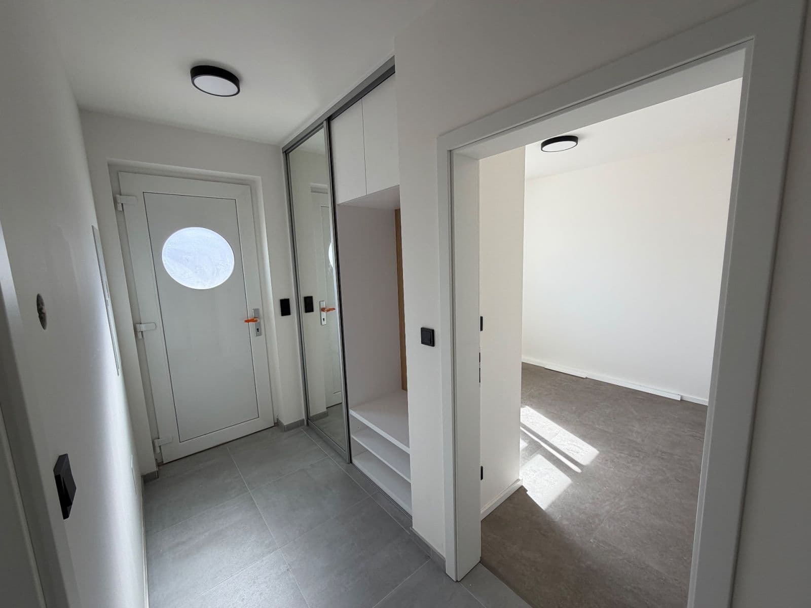 Prenájom bytu 4-izbový 105 m², náměstí U Dubu, Stochov, Středočeský kraj Prenájom bytu 4-izbový 105 m², náměstí U Dubu, Stochov, Středočeský kraj