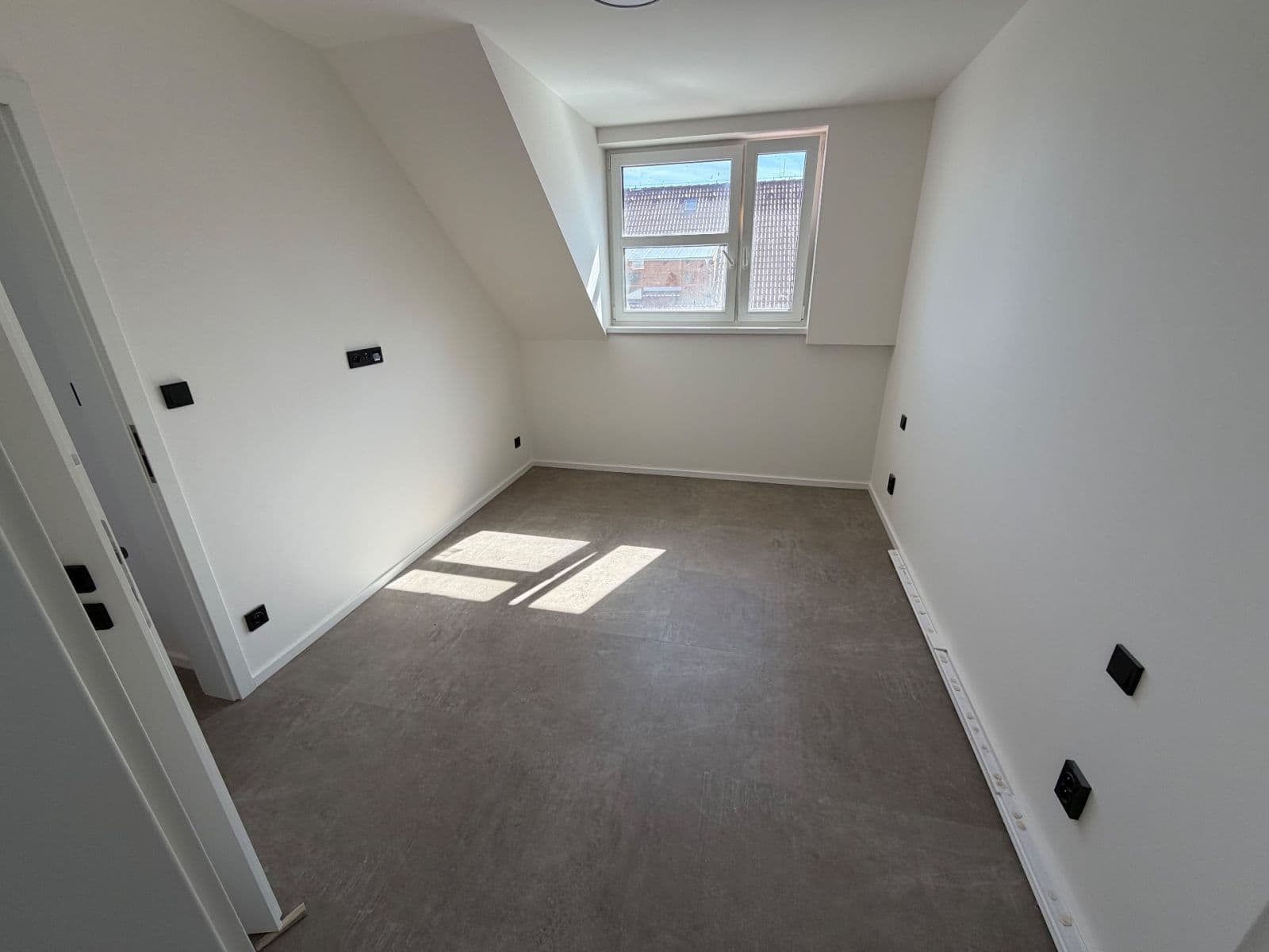 Prenájom bytu 4-izbový 105 m², náměstí U Dubu, Stochov, Středočeský kraj Prenájom bytu 4-izbový 105 m², náměstí U Dubu, Stochov, Středočeský kraj