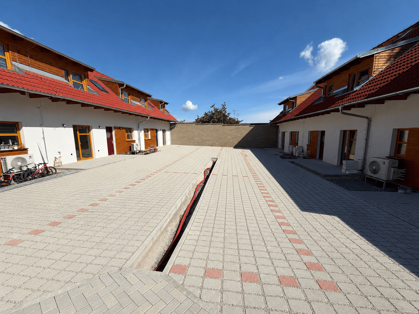 Prenájom bytu 4-izbový 105 m², náměstí U Dubu, Stochov, Středočeský kraj Prenájom bytu 4-izbový 105 m², náměstí U Dubu, Stochov, Středočeský kraj