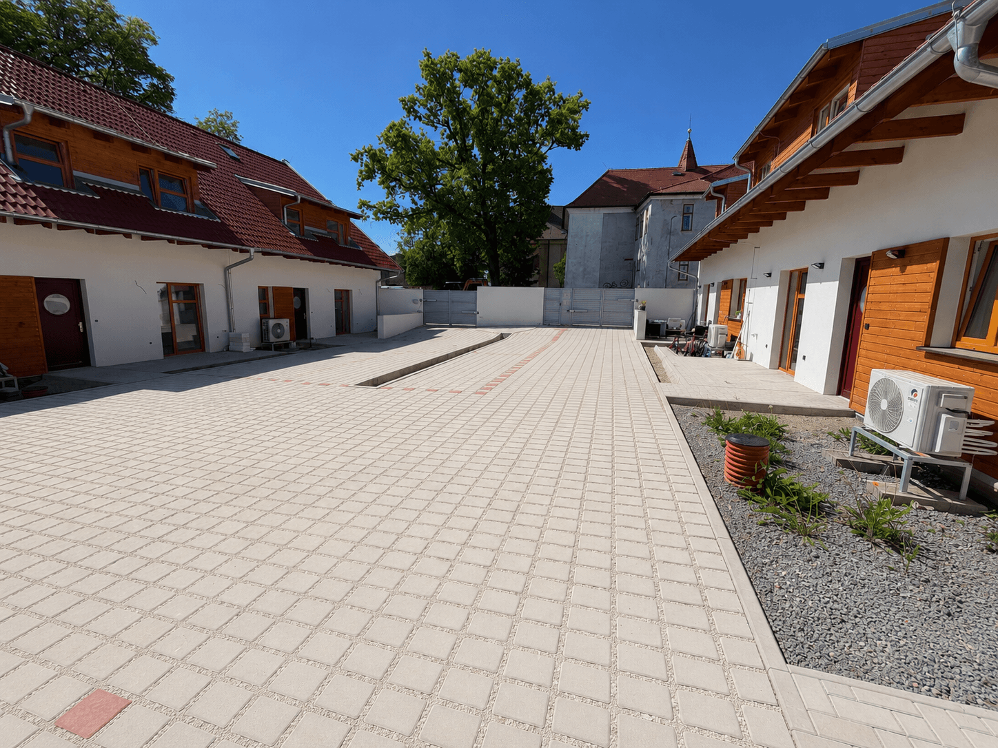 Prenájom bytu 4-izbový 105 m², náměstí U Dubu, Stochov, Středočeský kraj Prenájom bytu 4-izbový 105 m², náměstí U Dubu, Stochov, Středočeský kraj