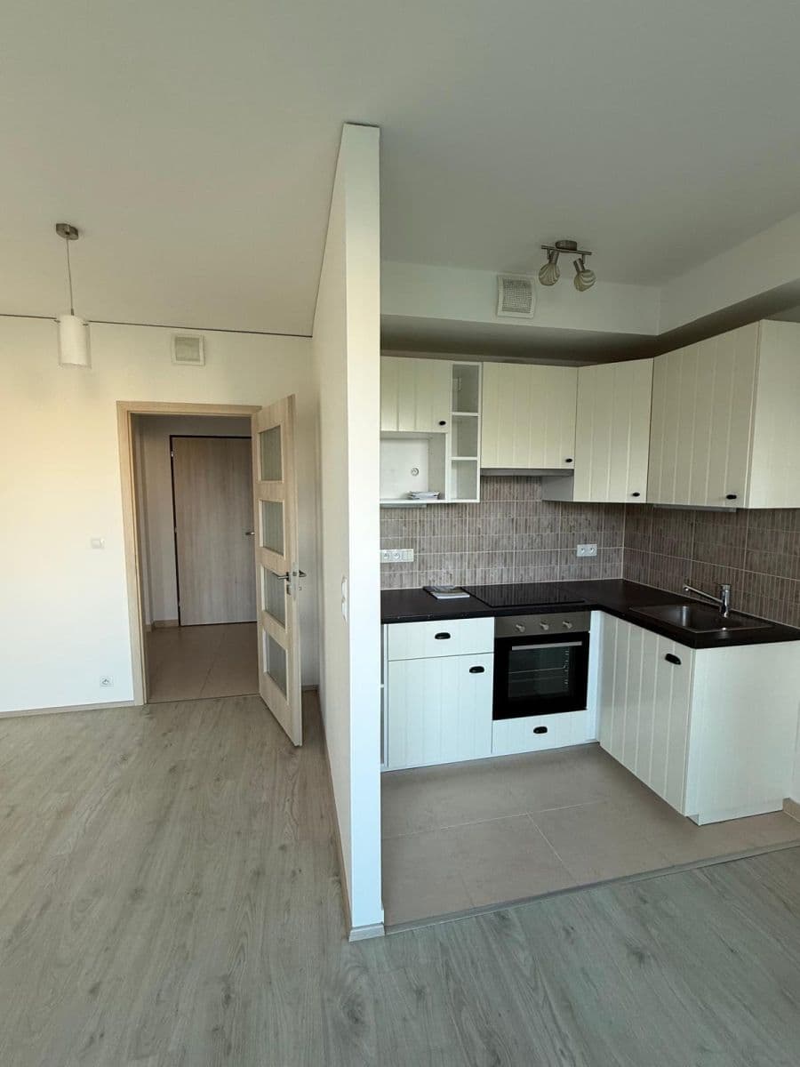 Prenájom bytu 2-izbový 42 m², Chlebovická, Praha, Praha Prenájom bytu 2-izbový 42 m², Chlebovická, Praha, Praha