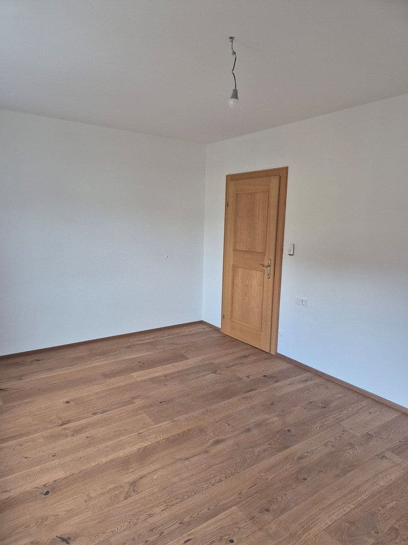 Prenájom bytu 2-izbový 90 m², Bahnhofstraße 6, Seekirchen am Wallersee, Salzbursko Prenájom bytu 2-izbový 90 m², Bahnhofstraße 6, Seekirchen am Wallersee, Salzbursko