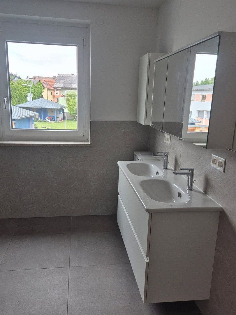 Prenájom bytu 2-izbový 90 m², Bahnhofstraße 6, Seekirchen am Wallersee, Salzbursko Prenájom bytu 2-izbový 90 m², Bahnhofstraße 6, Seekirchen am Wallersee, Salzbursko