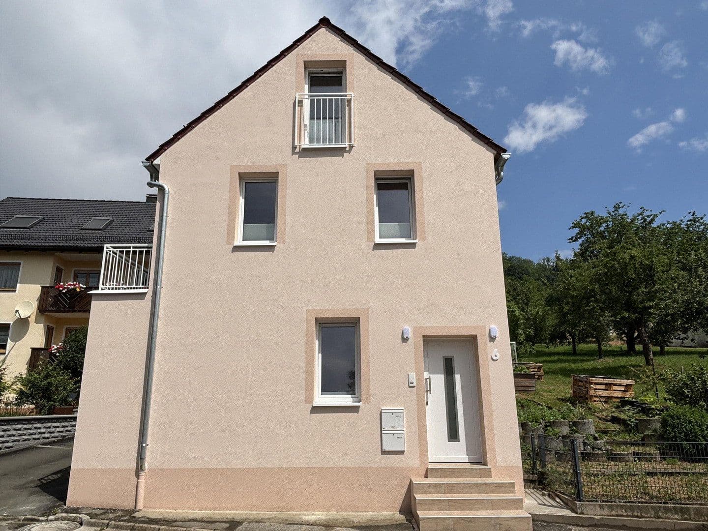 Predaj domu 135 m², pozemek 89 m², Großenbucher Weg 6, Igensdorf, Bavorsko Predaj domu 135 m², pozemek 89 m², Großenbucher Weg 6, Igensdorf, Bavorsko
