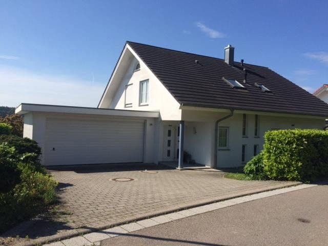 Predaj domu 225 m², pozemek 675 m², Stockach, Bádensko-Wurttembersko Predaj domu 225 m², pozemek 675 m², Stockach, Bádensko-Wurttembersko