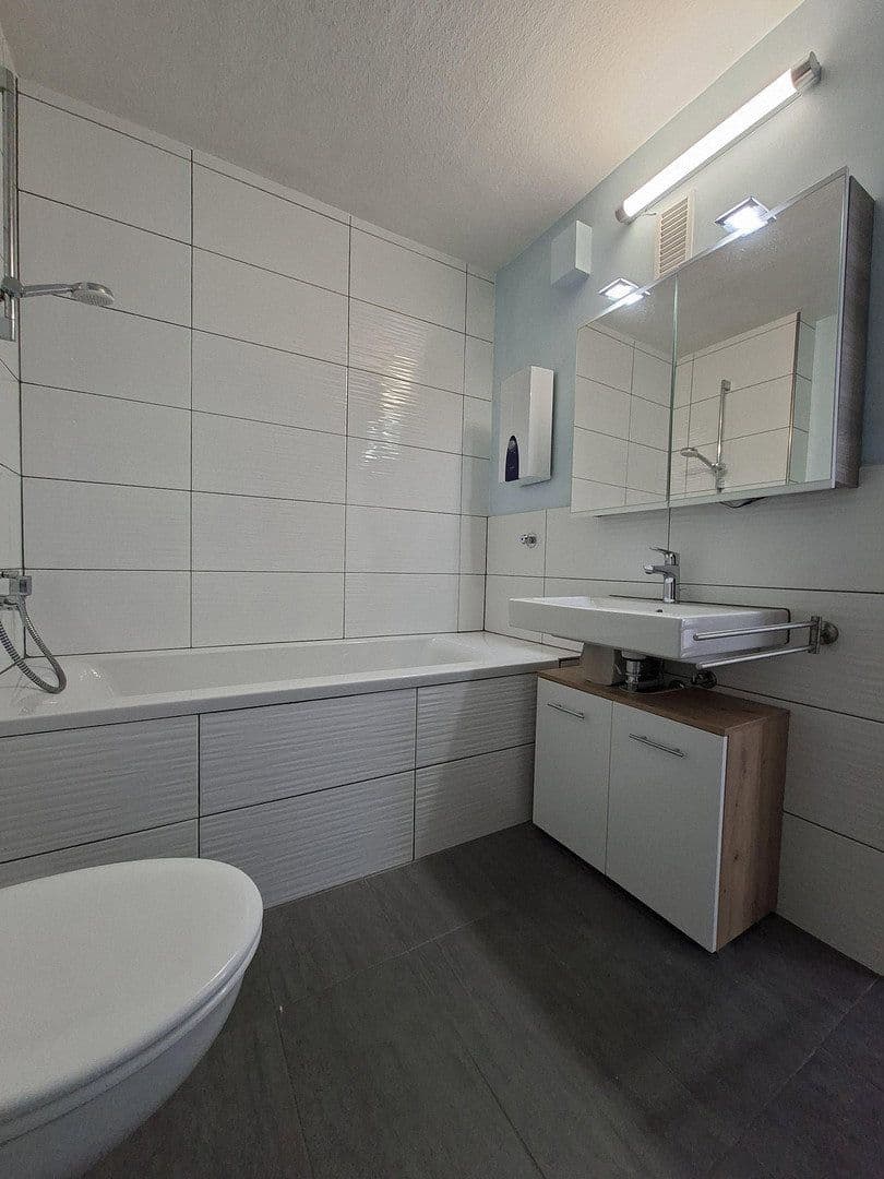 Prenájom bytu 4-izbový 108 m², Am Europakanal 38, Erlangen, Bavorsko Prenájom bytu 4-izbový 108 m², Am Europakanal 38, Erlangen, Bavorsko