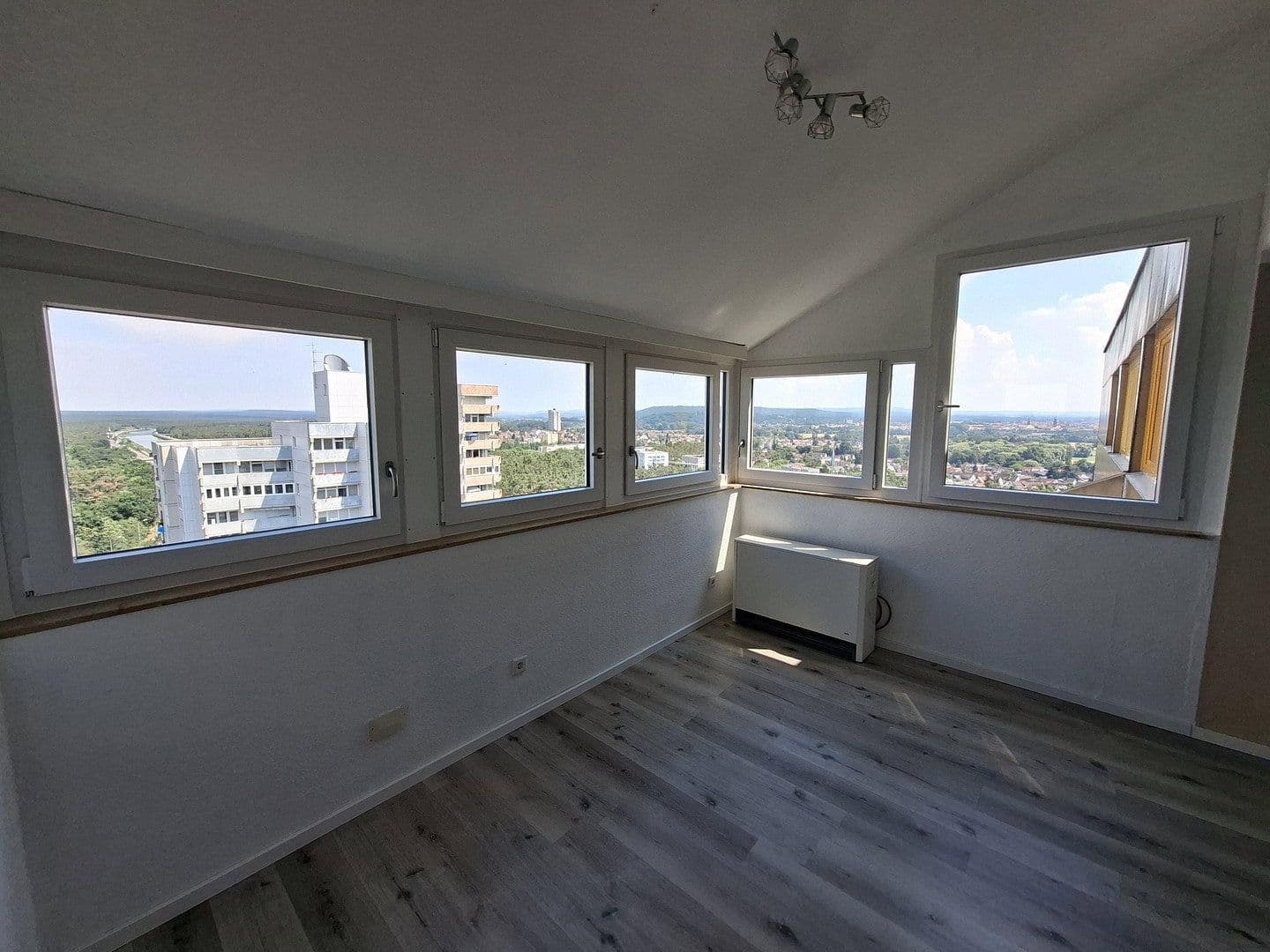 Prenájom bytu 4-izbový 108 m², Am Europakanal 38, Erlangen, Bavorsko Prenájom bytu 4-izbový 108 m², Am Europakanal 38, Erlangen, Bavorsko