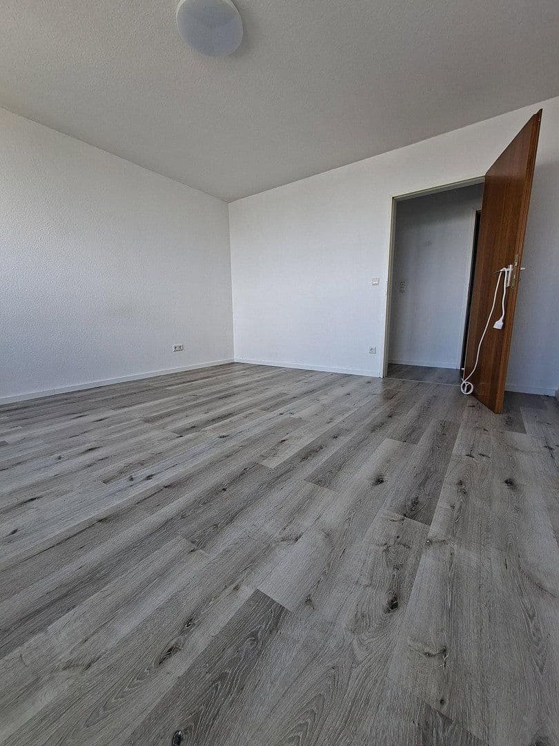 Prenájom bytu 4-izbový 108 m², Am Europakanal 38, Erlangen, Bavorsko Prenájom bytu 4-izbový 108 m², Am Europakanal 38, Erlangen, Bavorsko