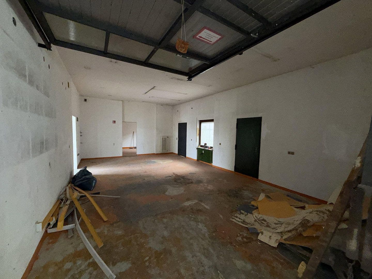 Prenájom nebytového priestoru 230 m², Fellbach, Bádensko-Wurttembersko Prenájom nebytového priestoru 230 m², Fellbach, Bádensko-Wurttembersko