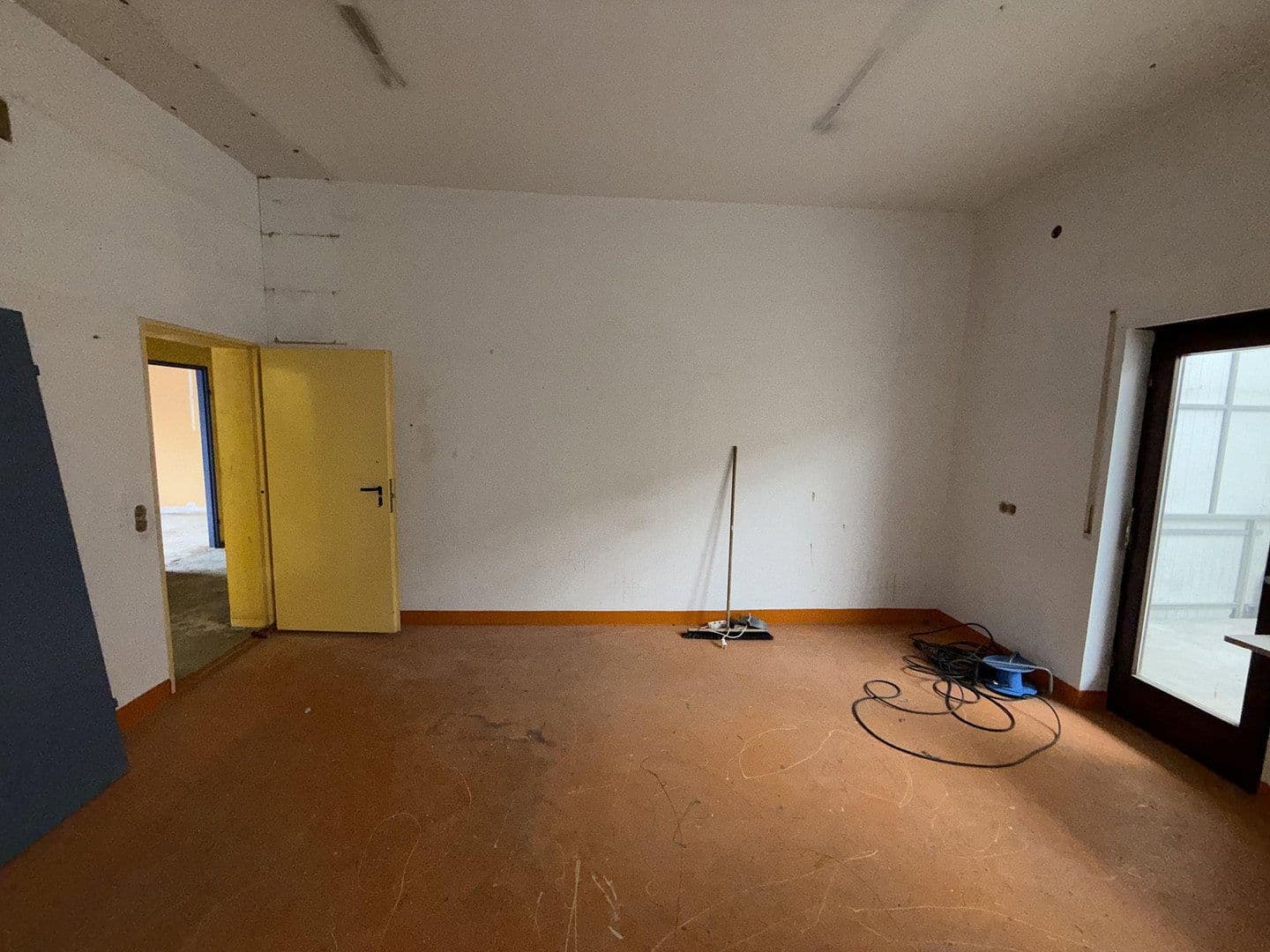Prenájom nebytového priestoru 230 m², Fellbach, Bádensko-Wurttembersko Prenájom nebytového priestoru 230 m², Fellbach, Bádensko-Wurttembersko