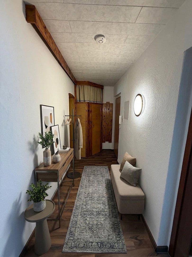Prenájom bytu 3-izbový 65 m², Halle, Sasko-Anhaltsko Prenájom bytu 3-izbový 65 m², Halle, Sasko-Anhaltsko