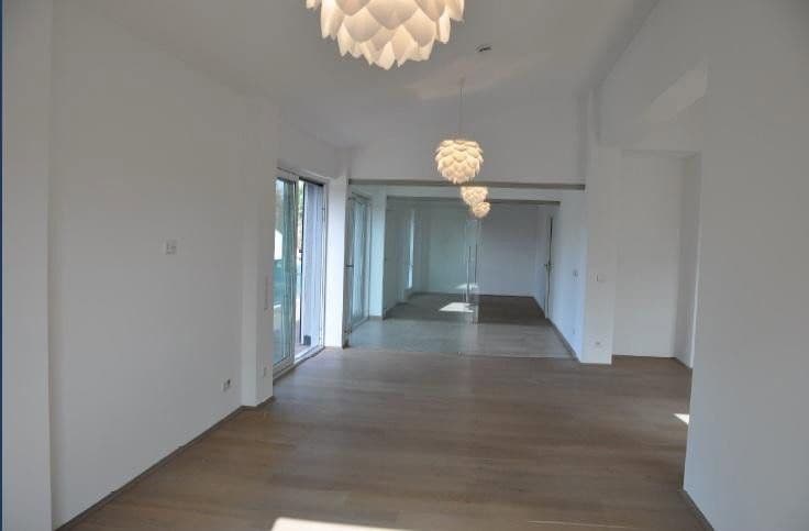 Prenájom bytu 3-izbový 159 m², Kassel, Hesensko Prenájom bytu 3-izbový 159 m², Kassel, Hesensko