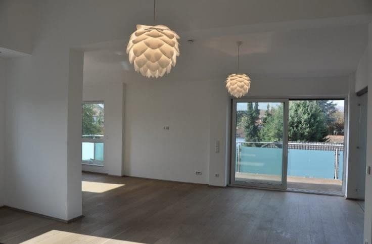 Prenájom bytu 3-izbový 159 m², Kassel, Hesensko Prenájom bytu 3-izbový 159 m², Kassel, Hesensko