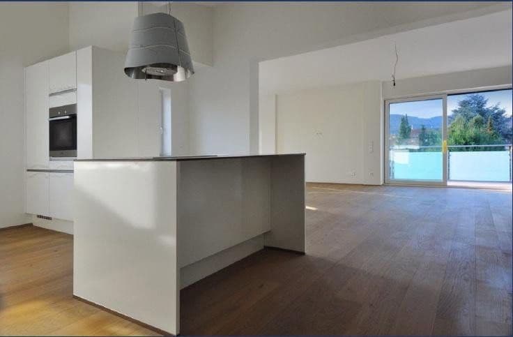 Prenájom bytu 3-izbový 159 m², Kassel, Hesensko Prenájom bytu 3-izbový 159 m², Kassel, Hesensko