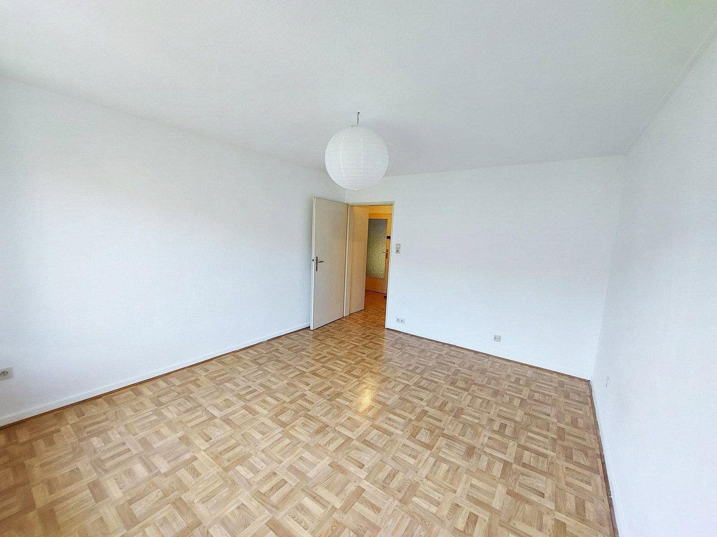 Prenájom bytu 1-izbový 45 m², Ludwigshafen, Porýnie-Falcko Prenájom bytu 1-izbový 45 m², Ludwigshafen, Porýnie-Falcko