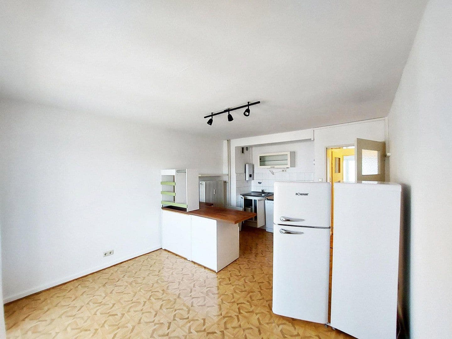 Prenájom bytu 1-izbový 45 m², Ludwigshafen, Porýnie-Falcko Prenájom bytu 1-izbový 45 m², Ludwigshafen, Porýnie-Falcko