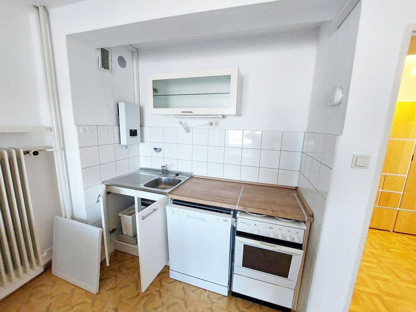 Prenájom bytu 1-izbový 45 m², Ludwigshafen, Porýnie-Falcko Prenájom bytu 1-izbový 45 m², Ludwigshafen, Porýnie-Falcko