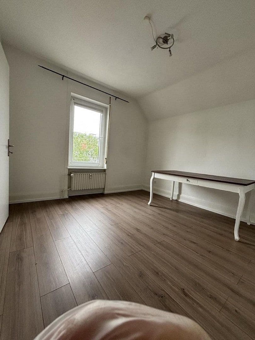 Prenájom bytu 4-izbový 82 m², Taunusstraße 33, Oberursel (Taunus), Hesensko Prenájom bytu 4-izbový 82 m², Taunusstraße 33, Oberursel (Taunus), Hesensko