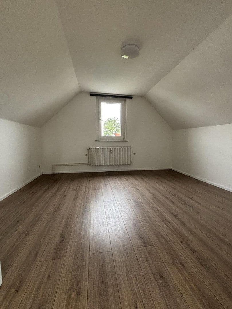 Prenájom bytu 4-izbový 82 m², Taunusstraße 33, Oberursel (Taunus), Hesensko Prenájom bytu 4-izbový 82 m², Taunusstraße 33, Oberursel (Taunus), Hesensko