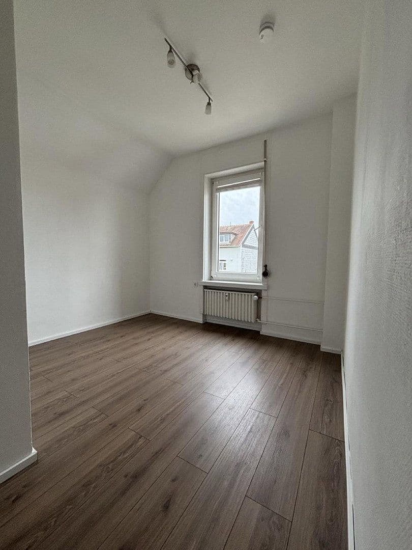 Prenájom bytu 4-izbový 82 m², Taunusstraße 33, Oberursel (Taunus), Hesensko Prenájom bytu 4-izbový 82 m², Taunusstraße 33, Oberursel (Taunus), Hesensko