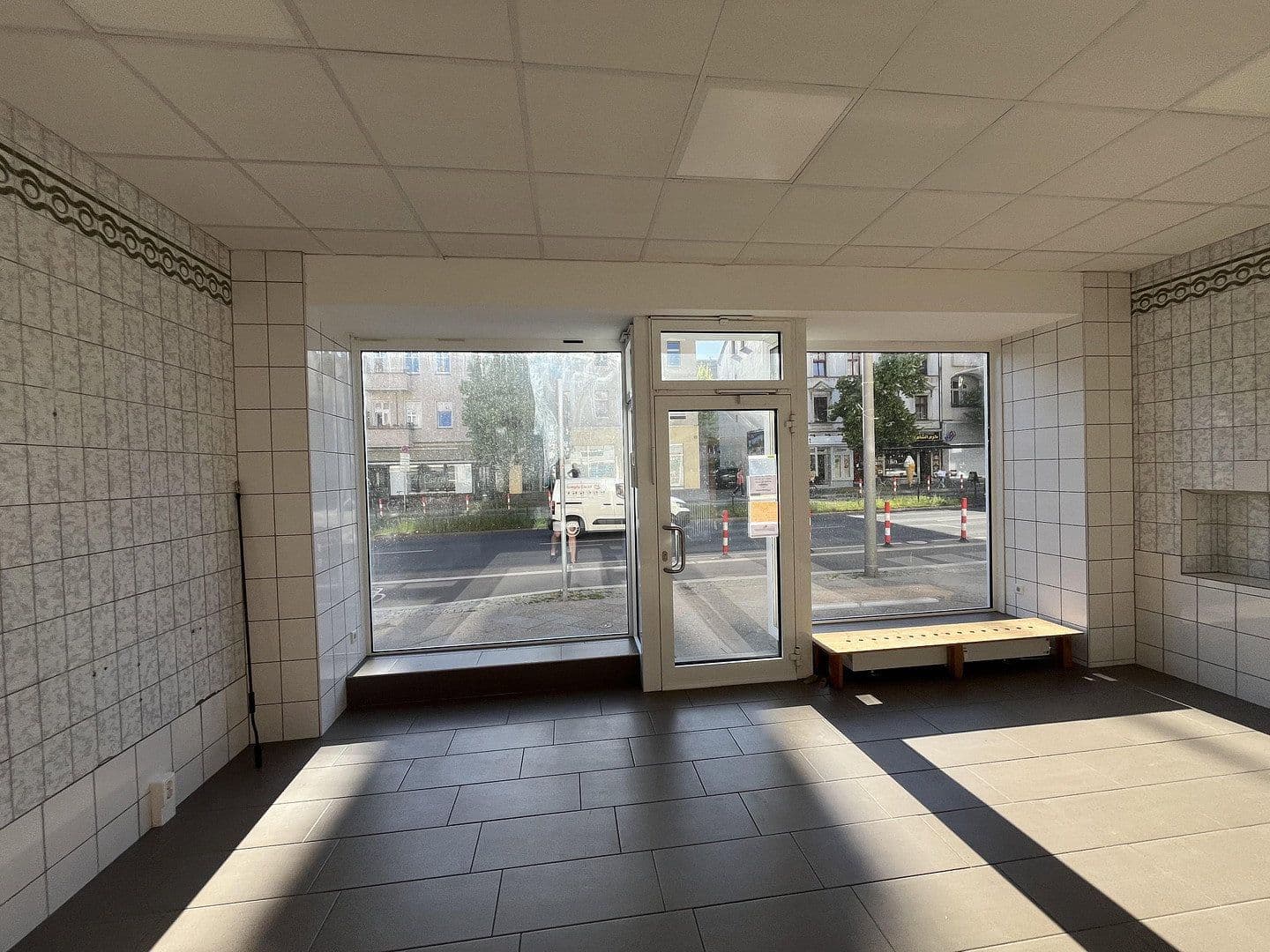 Prenájom nebytového priestoru 81 m², Tempelhofer Damm 209, Berlin, Berlín Prenájom nebytového priestoru 81 m², Tempelhofer Damm 209, Berlin, Berlín