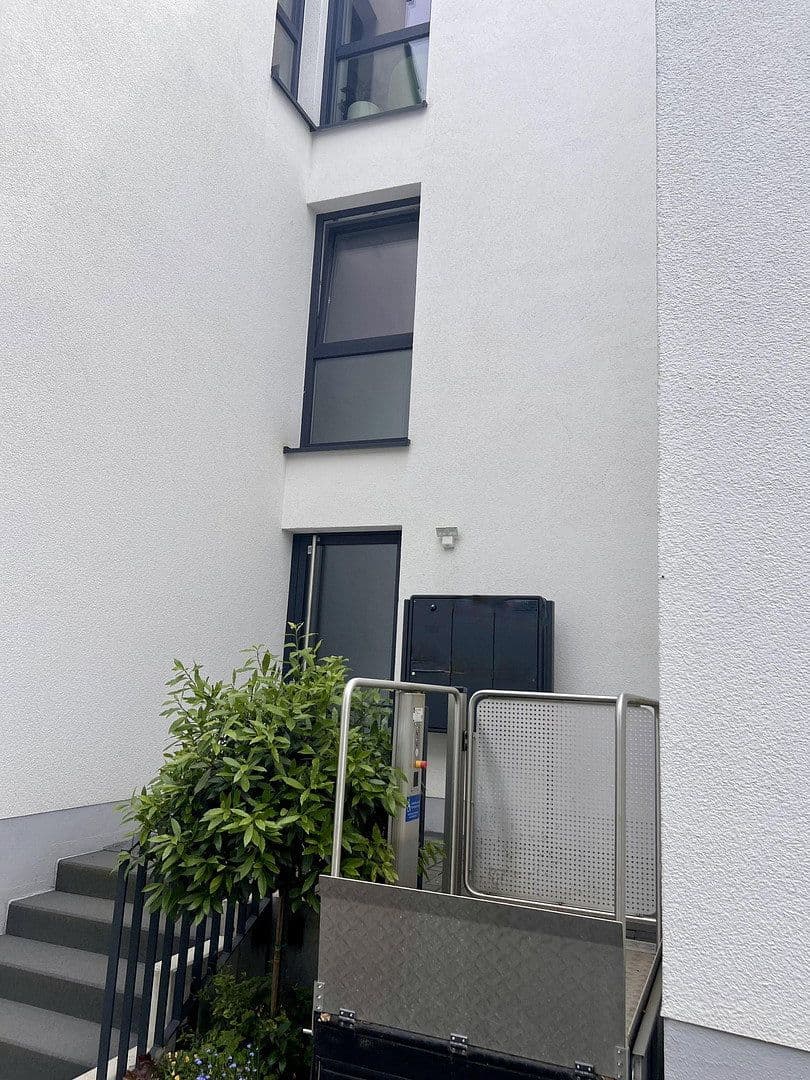 Prenájom bytu 2-izbový 60 m², Siegburg, Severné Porýnie - Westfálsko Prenájom bytu 2-izbový 60 m², Siegburg, Severné Porýnie - Westfálsko