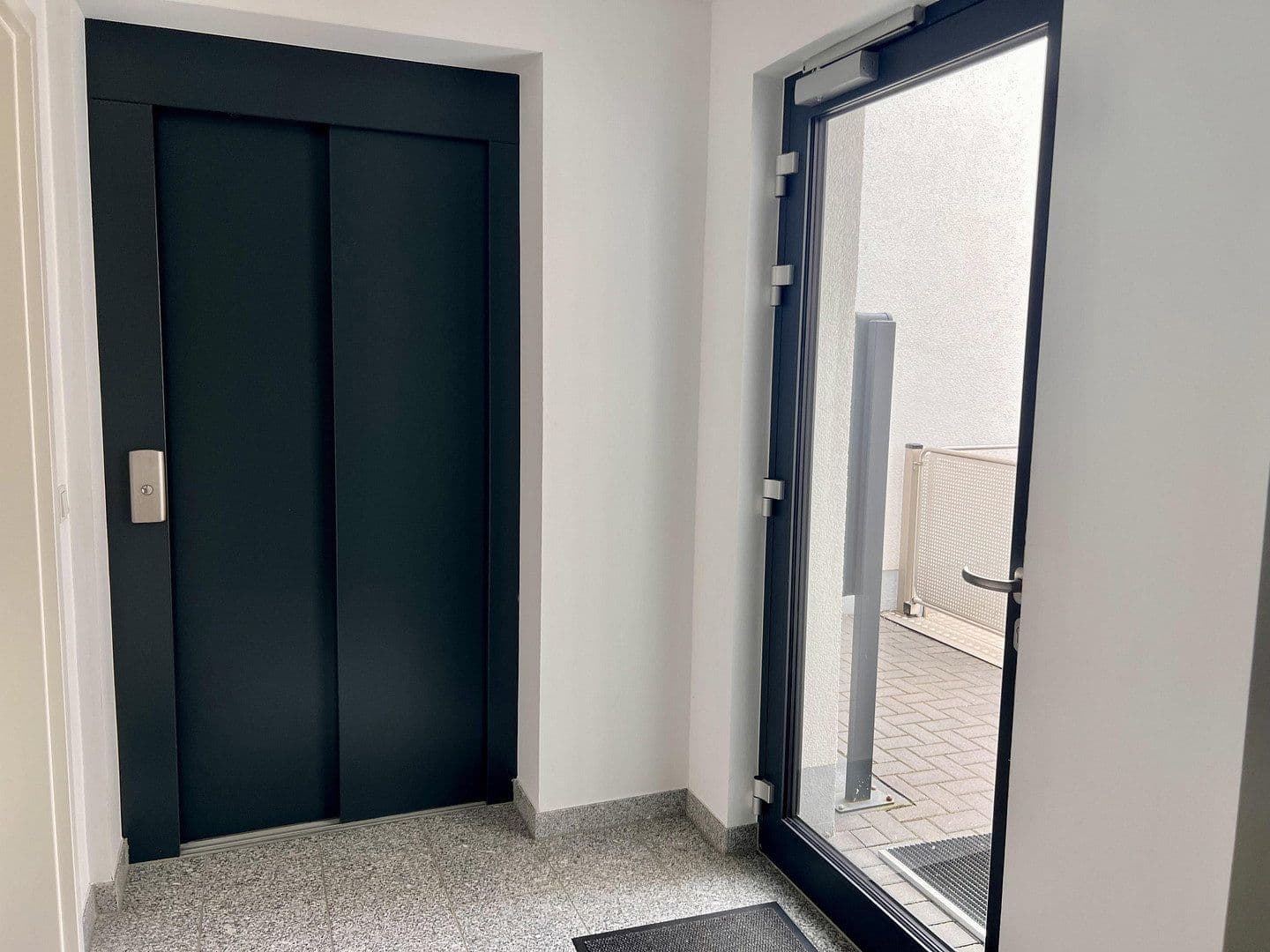Prenájom bytu 2-izbový 60 m², Siegburg, Severné Porýnie - Westfálsko Prenájom bytu 2-izbový 60 m², Siegburg, Severné Porýnie - Westfálsko