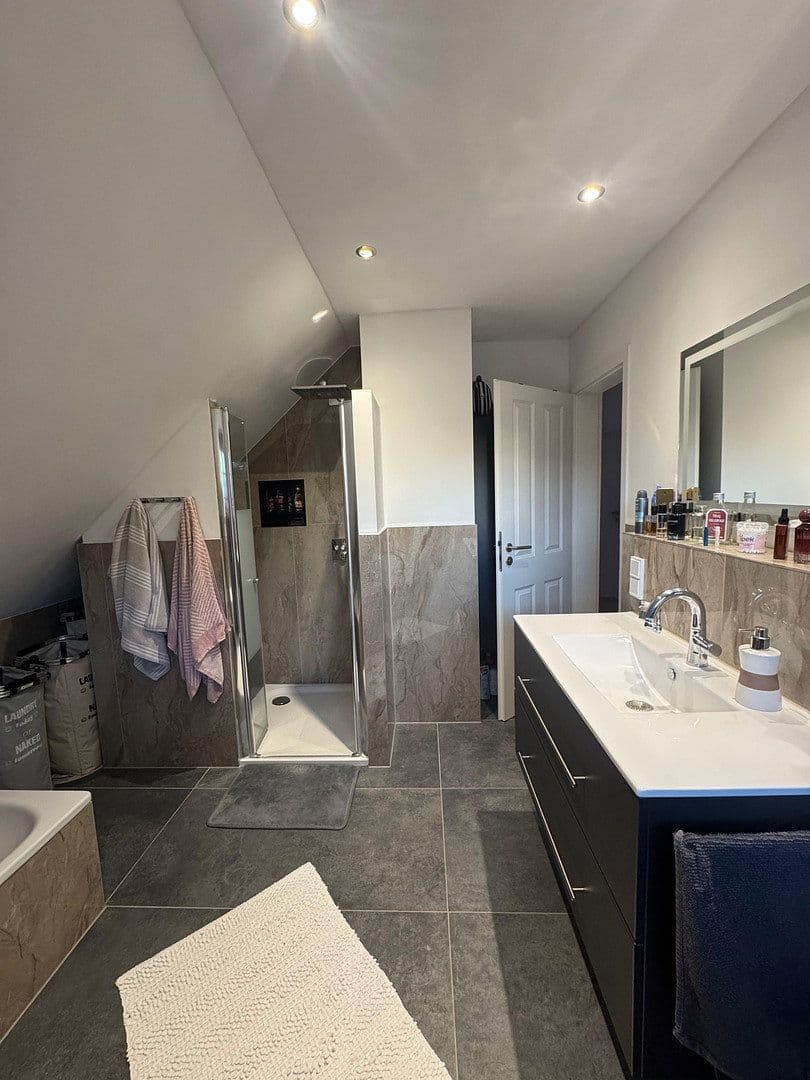 Predaj domu 123 m², pozemek 545 m², Seelze, Dolné Sasko Predaj domu 123 m², pozemek 545 m², Seelze, Dolné Sasko