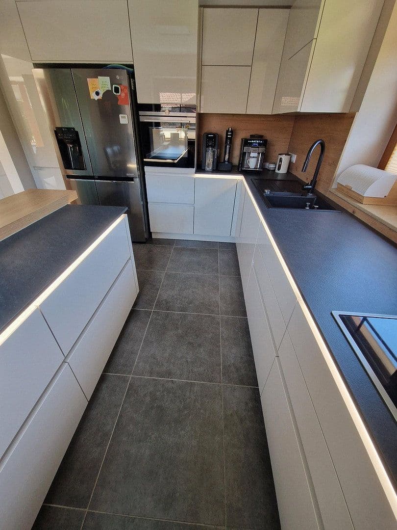 Predaj domu 123 m², pozemek 545 m², Seelze, Dolné Sasko Predaj domu 123 m², pozemek 545 m², Seelze, Dolné Sasko