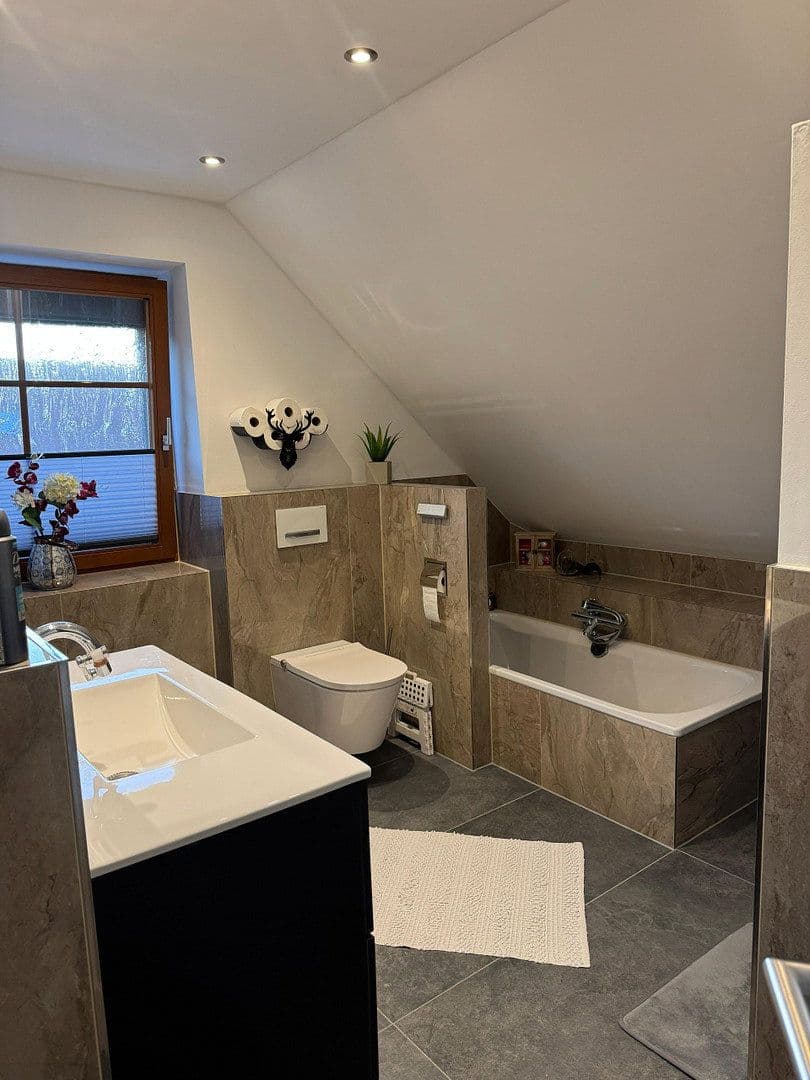 Predaj domu 123 m², pozemek 545 m², Seelze, Dolné Sasko Predaj domu 123 m², pozemek 545 m², Seelze, Dolné Sasko