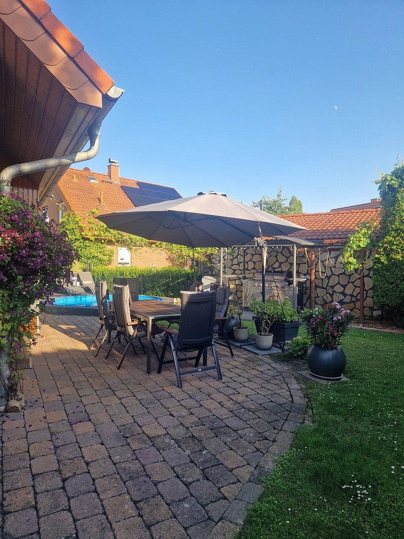 Predaj domu 123 m², pozemek 545 m², Seelze, Dolné Sasko Predaj domu 123 m², pozemek 545 m², Seelze, Dolné Sasko