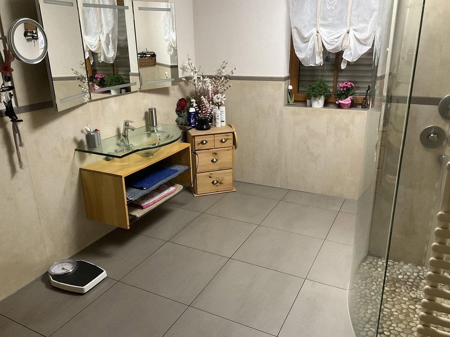 Predaj domu 339 m², pozemek 2.400 m², Kircherstraße 51A, Saalfeld/Saale, Durínsko Predaj domu 339 m², pozemek 2.400 m², Kircherstraße 51A, Saalfeld/Saale, Durínsko