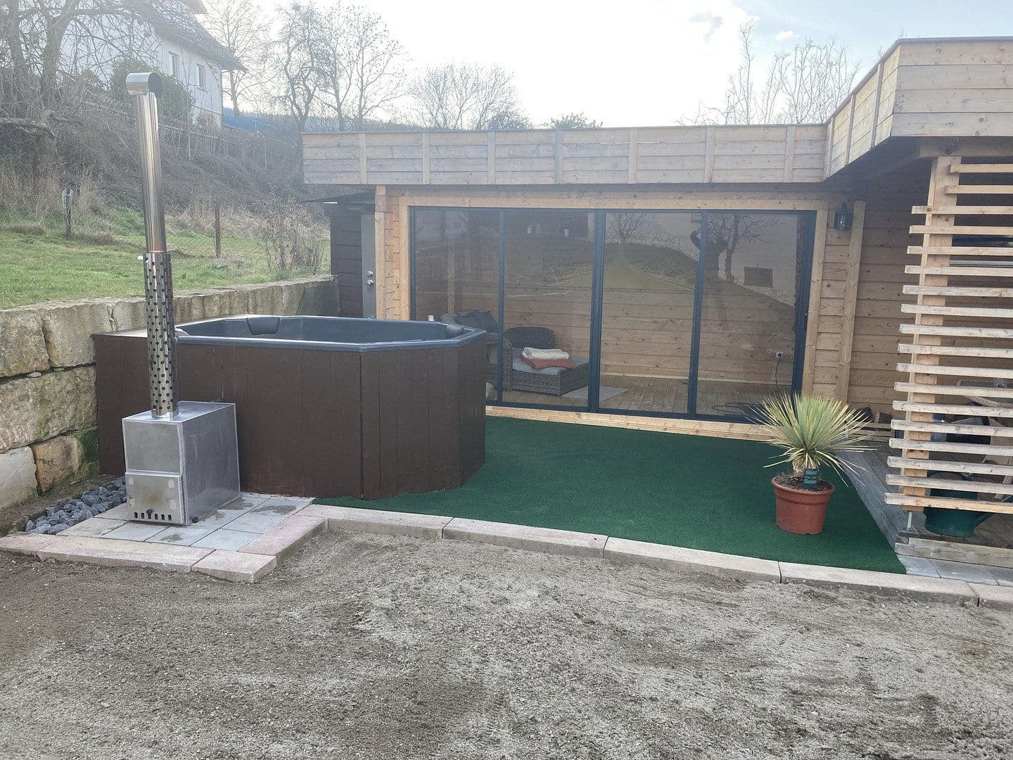 Predaj domu 339 m², pozemek 2.400 m², Kircherstraße 51A, Saalfeld/Saale, Durínsko Predaj domu 339 m², pozemek 2.400 m², Kircherstraße 51A, Saalfeld/Saale, Durínsko