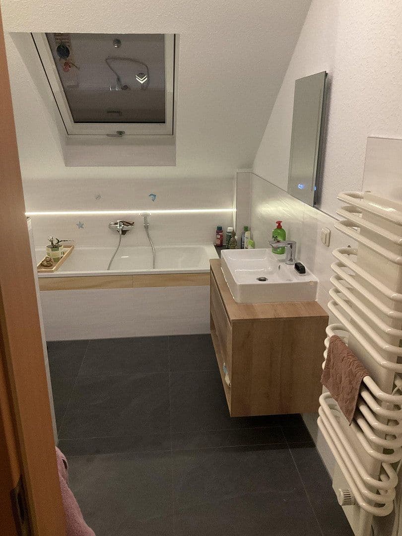 Predaj domu 339 m², pozemek 2.400 m², Kircherstraße 51A, Saalfeld/Saale, Durínsko Predaj domu 339 m², pozemek 2.400 m², Kircherstraße 51A, Saalfeld/Saale, Durínsko