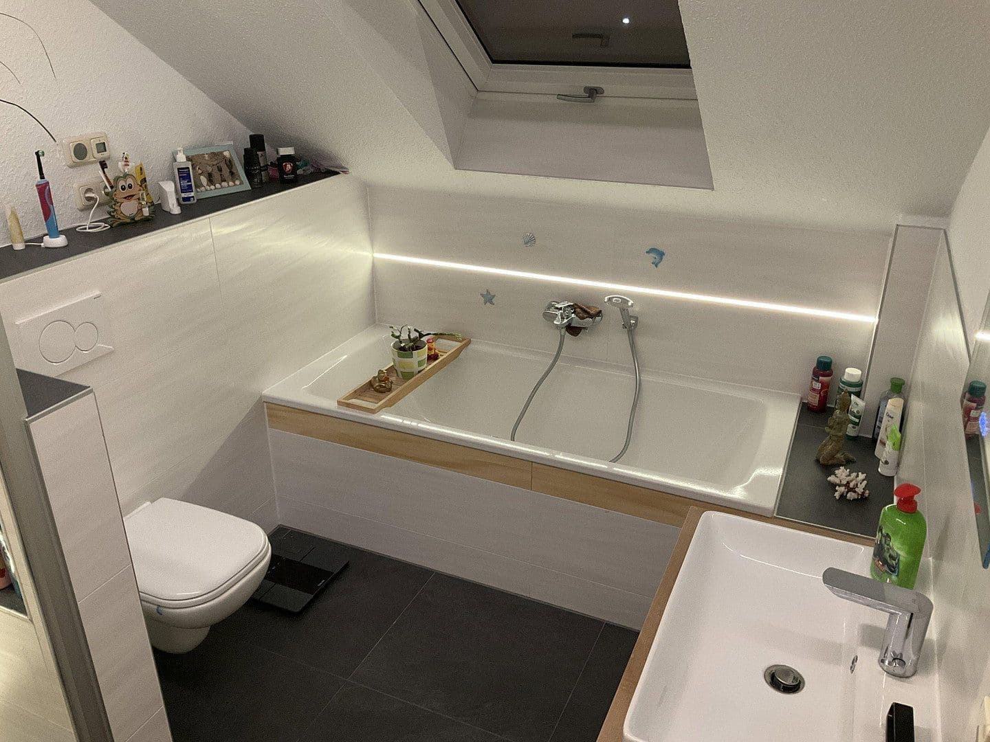 Predaj domu 339 m², pozemek 2.400 m², Kircherstraße 51A, Saalfeld/Saale, Durínsko Predaj domu 339 m², pozemek 2.400 m², Kircherstraße 51A, Saalfeld/Saale, Durínsko