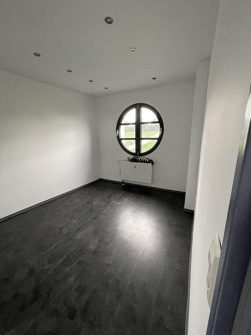 Prenájom nebytového priestoru 260 m², Ditzingen, Bádensko-Wurttembersko Prenájom nebytového priestoru 260 m², Ditzingen, Bádensko-Wurttembersko
