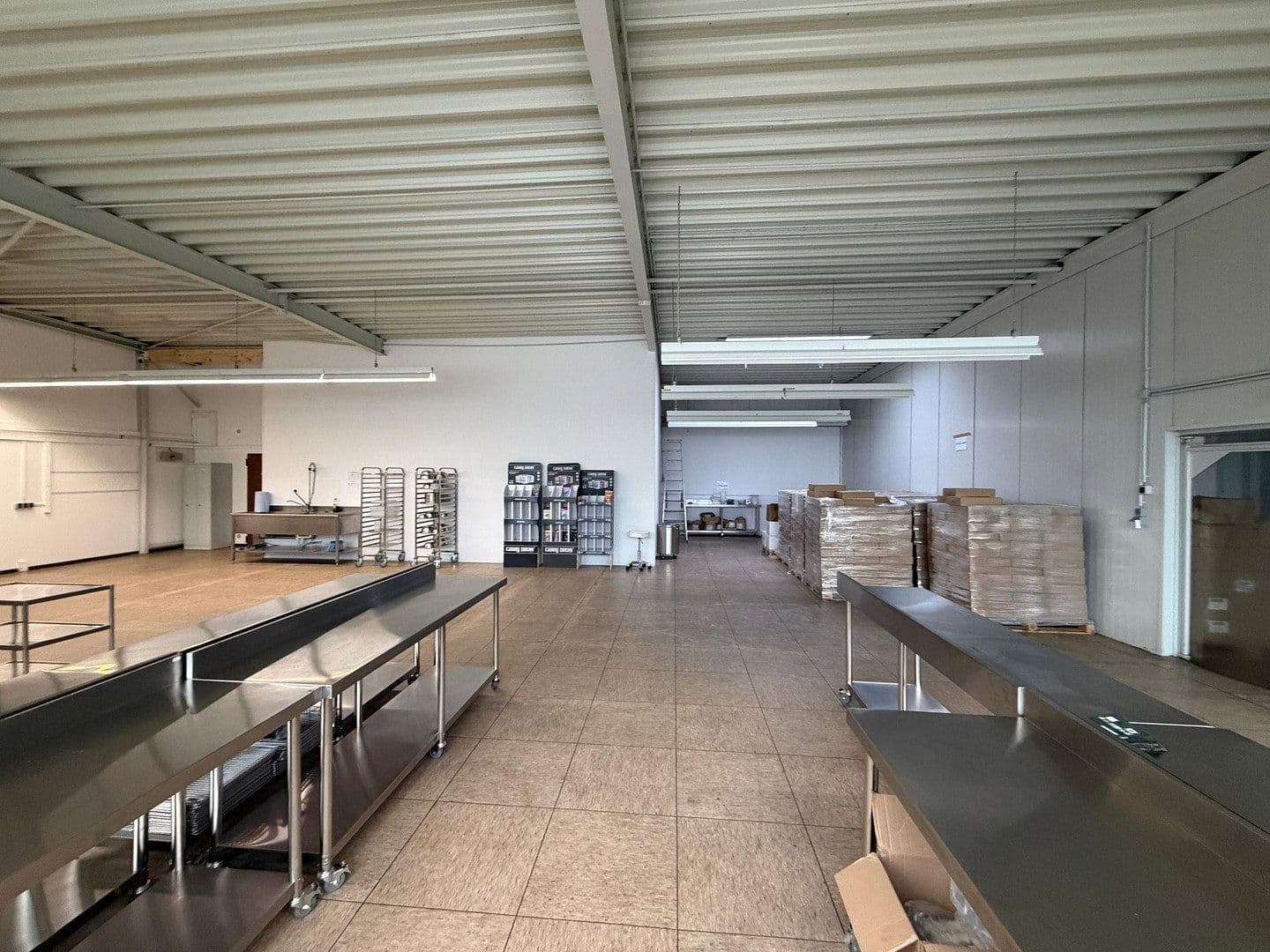 Prenájom nebytového priestoru 446 m², Mackenstedter Straße 8, Stuhr, Dolné Sasko Prenájom nebytového priestoru 446 m², Mackenstedter Straße 8, Stuhr, Dolné Sasko