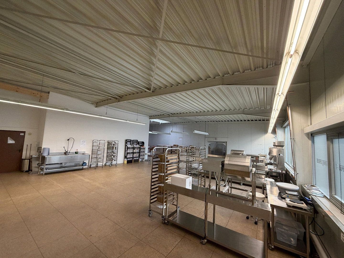 Prenájom nebytového priestoru 446 m², Mackenstedter Straße 8, Stuhr, Dolné Sasko Prenájom nebytového priestoru 446 m², Mackenstedter Straße 8, Stuhr, Dolné Sasko