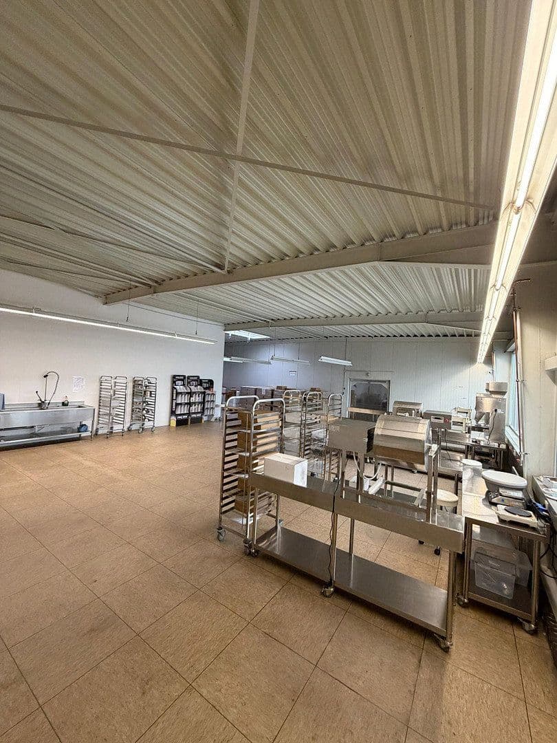 Prenájom nebytového priestoru 446 m², Mackenstedter Straße 8, Stuhr, Dolné Sasko Prenájom nebytového priestoru 446 m², Mackenstedter Straße 8, Stuhr, Dolné Sasko