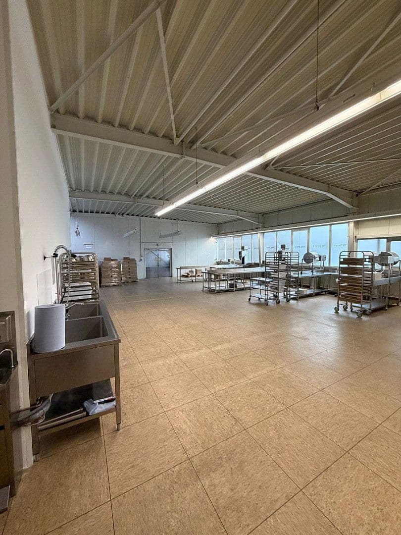 Prenájom nebytového priestoru 446 m², Mackenstedter Straße 8, Stuhr, Dolné Sasko Prenájom nebytového priestoru 446 m², Mackenstedter Straße 8, Stuhr, Dolné Sasko