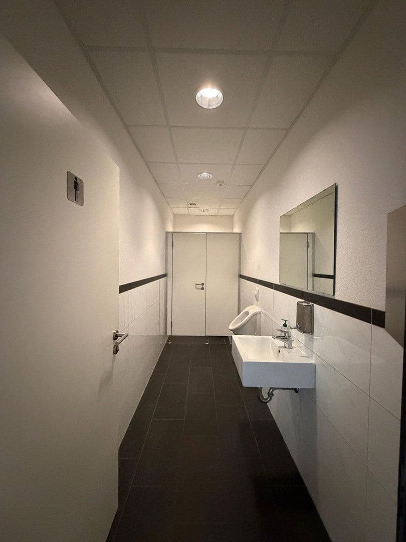 Prenájom nebytového priestoru 446 m², Mackenstedter Straße 8, Stuhr, Dolné Sasko Prenájom nebytového priestoru 446 m², Mackenstedter Straße 8, Stuhr, Dolné Sasko