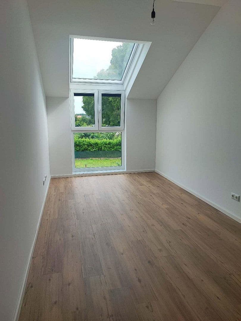 Prenájom domu 112 m², pozemek 151 m², Am Neufeld 34b, Frankfurt am Main, Hesensko Prenájom domu 112 m², pozemek 151 m², Am Neufeld 34b, Frankfurt am Main, Hesensko