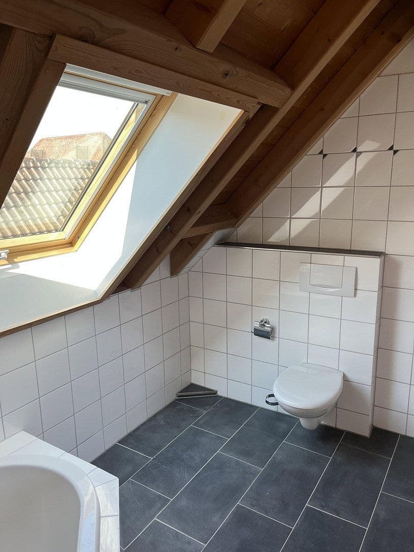 Prenájom bytu 2-izbový 125 m², Ehrenkirchen, Bádensko-Wurttembersko Prenájom bytu 2-izbový 125 m², Ehrenkirchen, Bádensko-Wurttembersko